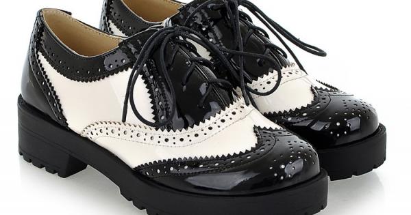 Black White Baroque Lace Up Cleated Sole Oxfords Shoes